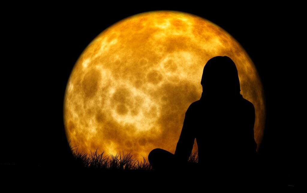 moon, woman, silhouette-1815993.jpg